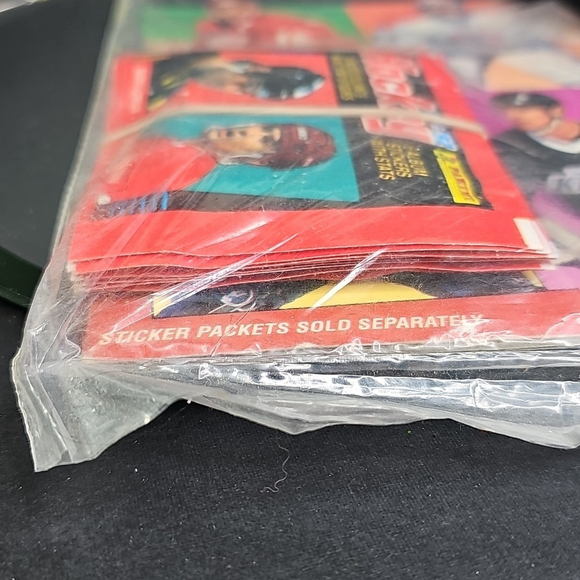 NEW Panini 1991-1992 Hockey NHL Player Sticker Album With 10 Packs of Sticker - Picture 8 of 11